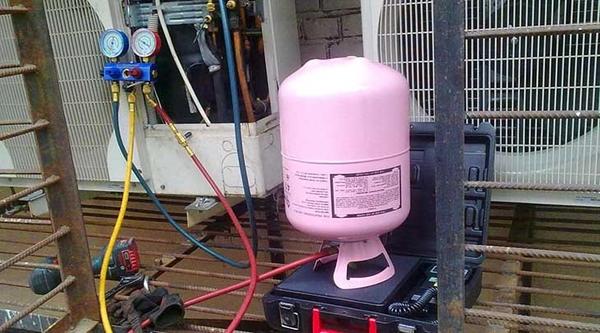 Hóa đơn tiền điện tăng cao khi điều hòa bị chảy nước và hoạt động kém hiệu quả.