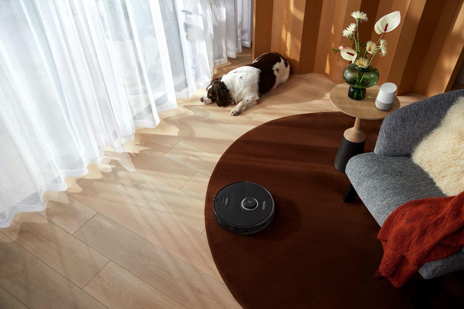 Kiểm tra bộ sạc robot hút bụi