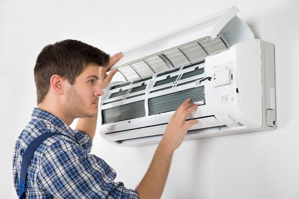 Kiểm tra nguồn điện quạt điện để đảm bảo hoạt động