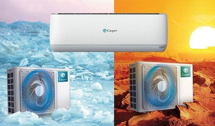 Một bộ linh kiện điều hòa tủ đứng Midea chính hãng bao gồm bo mạch, cảm biến và quạt, được sắp xếp trên bàn làm việc của kỹ thuật viên, thể hiện sự chuyên nghiệp và uy tín trong việc sửa chữa.